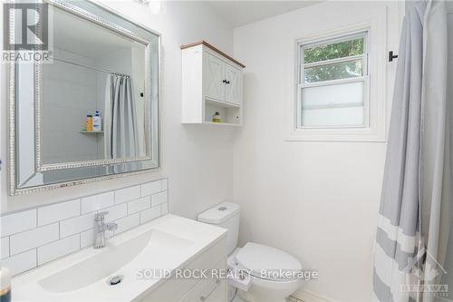 16 Shouldice Crescent, Ottawa, ON - Indoor Photo Showing Bathroom