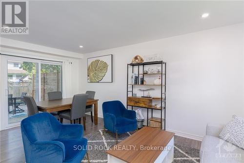 16 Shouldice Crescent, Ottawa, ON - Indoor Photo Showing Living Room