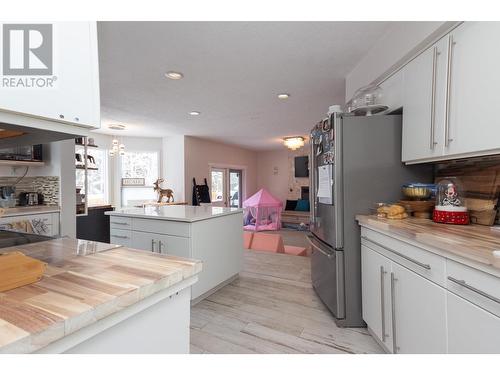 10717 Willowview Drive, Dawson Creek, BC - Indoor Photo Showing Kitchen