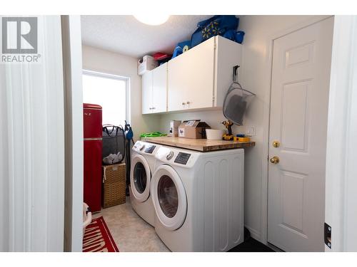 10717 Willowview Drive, Dawson Creek, BC - Indoor Photo Showing Laundry Room