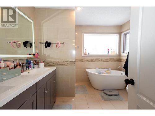 10717 Willowview Drive, Dawson Creek, BC - Indoor Photo Showing Bathroom