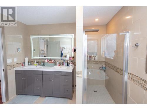 10717 Willowview Drive, Dawson Creek, BC - Indoor Photo Showing Bathroom