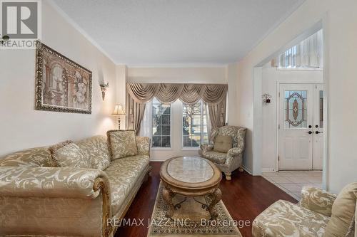 1129 Gossamer Drive, Pickering (Liverpool), ON - Indoor Photo Showing Living Room