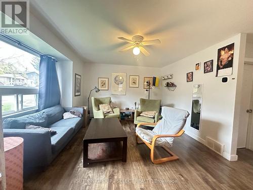 24 Empire Street, London, ON - Indoor Photo Showing Living Room