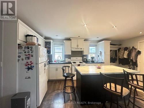 24 Empire Street, London, ON - Indoor Photo Showing Kitchen