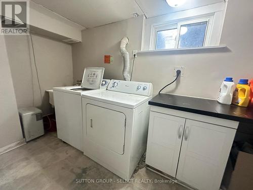 24 Empire Street, London, ON - Indoor Photo Showing Laundry Room