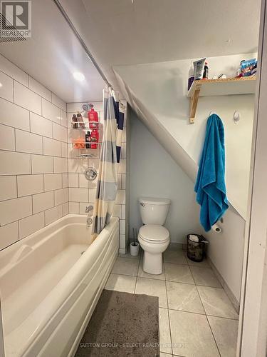 24 Empire Street, London, ON - Indoor Photo Showing Bathroom