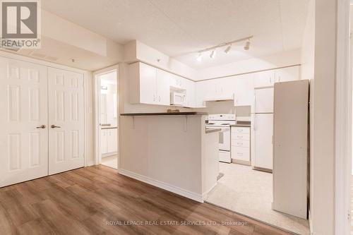 306 - 1460 Bishops Gate, Oakville, ON - Indoor Photo Showing Kitchen