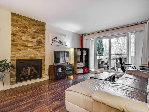 Salon - 01-26 Rue Louis-Jolliet, Saint-Jérôme, QC - Indoor Photo Showing Living Room With Fireplace