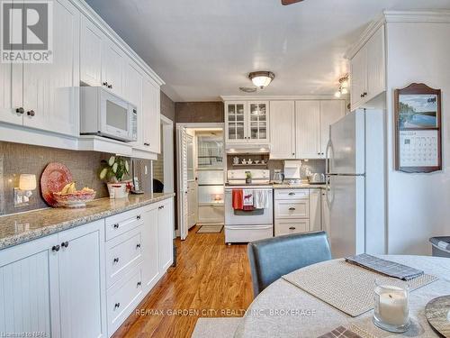 3480 Callan Street, Niagara Falls, ON - Indoor Photo Showing Kitchen