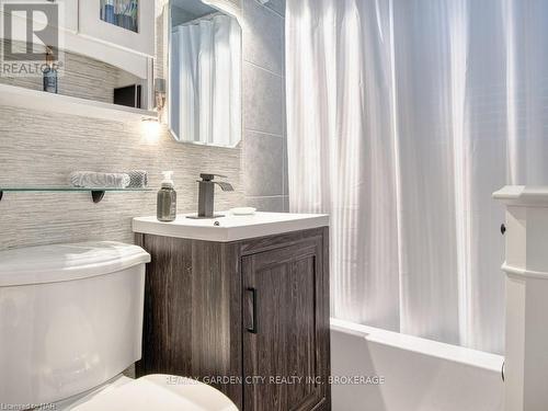 3480 Callan Street, Niagara Falls, ON - Indoor Photo Showing Bathroom