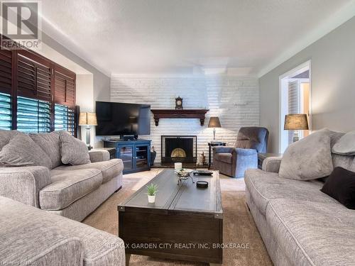 3480 Callan Street, Niagara Falls, ON - Indoor Photo Showing Living Room With Fireplace