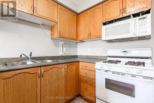 2185 Oakpoint Road, Oakville, ON - Indoor Photo Showing Kitchen With Double Sink