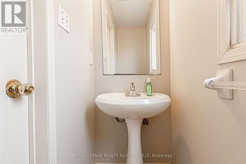 2185 Oakpoint Road, Oakville, ON - Indoor Photo Showing Bathroom