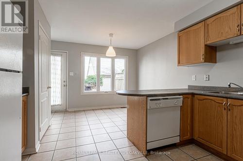 2185 Oakpoint Road, Oakville, ON - Indoor Photo Showing Kitchen