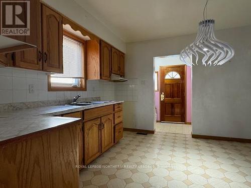 300 Elm Street S, Timmins, ON - Indoor Photo Showing Kitchen