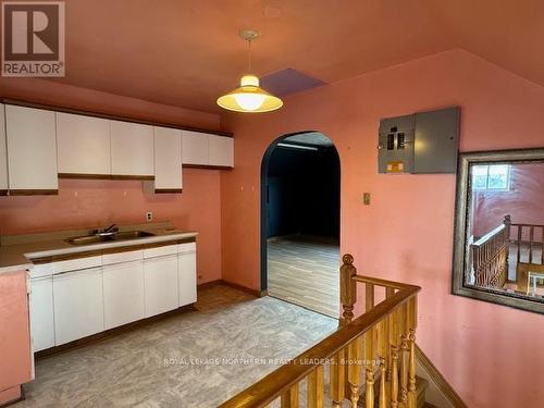 300 Elm Street S, Timmins, ON - Indoor Photo Showing Kitchen