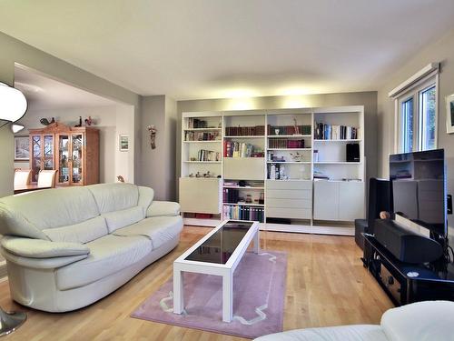 Living room - 3520 Rue Loiselle, Longueuil (Saint-Hubert), QC - Indoor Photo Showing Living Room