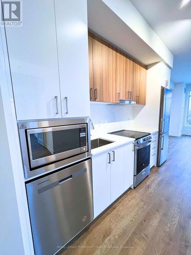 A-2210 - 30 Upper Mall Way, Vaughan, ON - Indoor Photo Showing Kitchen With Stainless Steel Kitchen