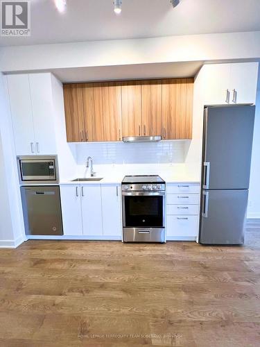 A-2210 - 30 Upper Mall Way, Vaughan, ON - Indoor Photo Showing Kitchen