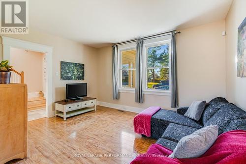 541 Smerdon Street, Prescott And Russell, ON - Indoor Photo Showing Living Room