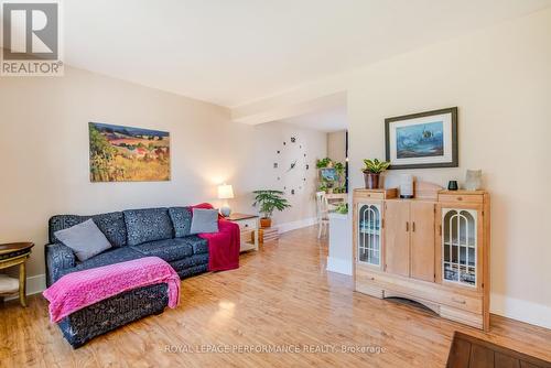 541 Smerdon Street, Prescott And Russell, ON - Indoor Photo Showing Living Room