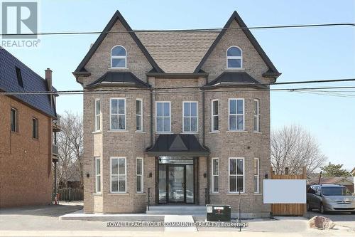 352 Main St N Street, Markham, ON - Outdoor With Facade