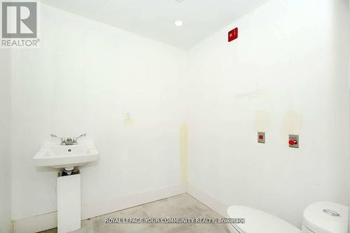 352 Main St N Street, Markham, ON - Indoor Photo Showing Bathroom