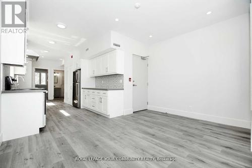 352 Main St N Street, Markham, ON - Indoor Photo Showing Kitchen