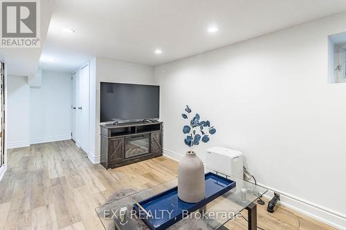 212 Sixth Street, Toronto, ON - Indoor