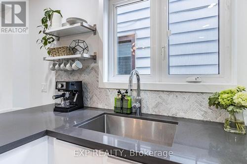 212 Sixth Street, Toronto, ON - Indoor Photo Showing Kitchen