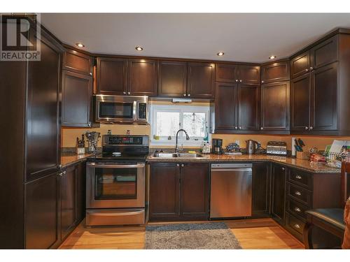 148 309Th Avenue, Kimberley, BC - Indoor Photo Showing Kitchen With Double Sink