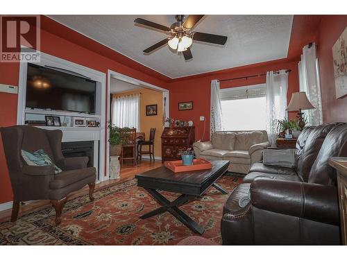 148 309Th Avenue, Kimberley, BC - Indoor Photo Showing Living Room