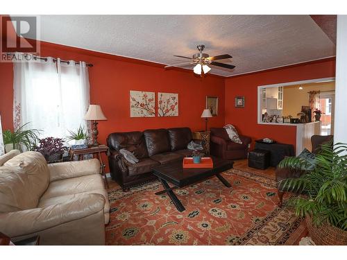 148 309Th Avenue, Kimberley, BC - Indoor Photo Showing Living Room