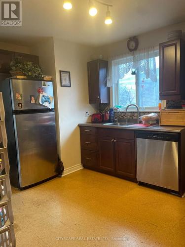 169 Penn Avenue, Newmarket, ON - Indoor Photo Showing Kitchen