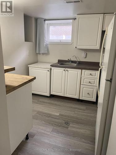 169 Penn Avenue, Newmarket, ON - Indoor Photo Showing Kitchen