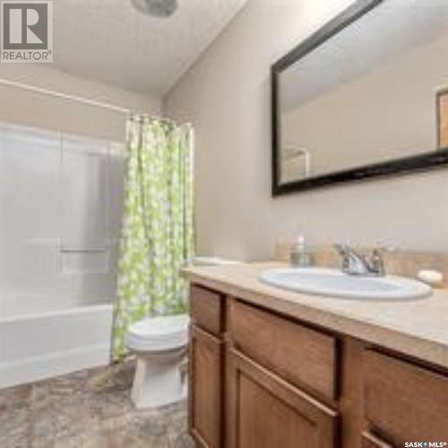 544 Richard Drive, South Lake, SK - Indoor Photo Showing Bathroom