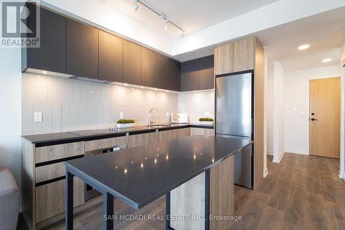 1525 - 7950 Bathurst Street, Vaughan, ON - Indoor Photo Showing Kitchen With Upgraded Kitchen