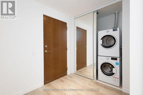 4610 - 1000 Portage Parkway, Vaughan, ON - Indoor Photo Showing Laundry Room