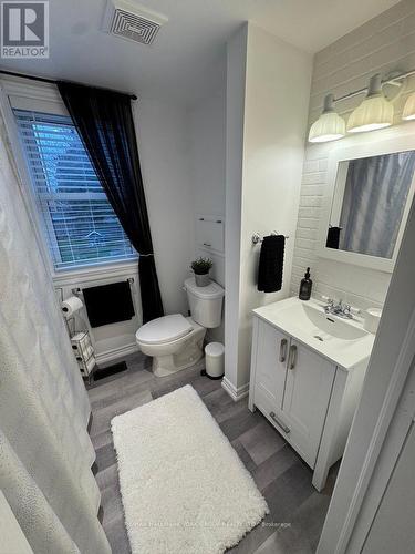 10 Dafoe Street, Uxbridge, ON - Indoor Photo Showing Bathroom