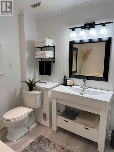 10 Dafoe Street, Uxbridge, ON - Indoor Photo Showing Bathroom