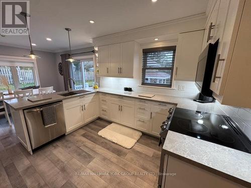 10 Dafoe Street, Uxbridge, ON - Indoor Photo Showing Kitchen