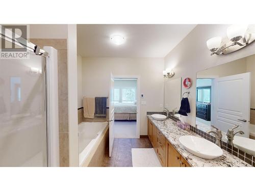 222 Boulder Creek, Cranbrook, BC - Indoor Photo Showing Bathroom