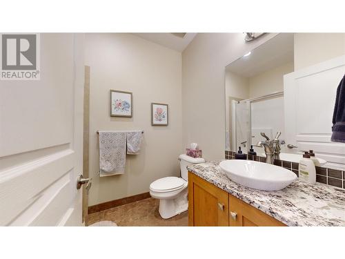 222 Boulder Creek, Cranbrook, BC - Indoor Photo Showing Bathroom