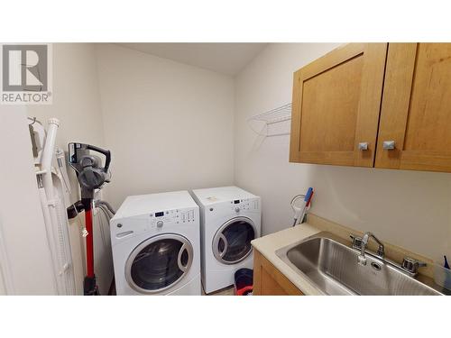 222 Boulder Creek, Cranbrook, BC - Indoor Photo Showing Laundry Room