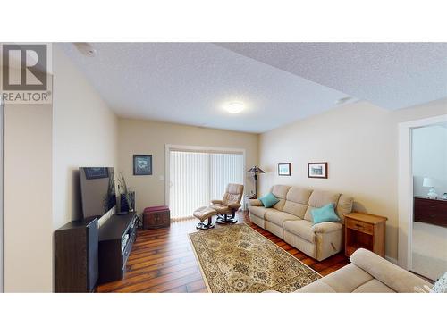 222 Boulder Creek, Cranbrook, BC - Indoor Photo Showing Living Room