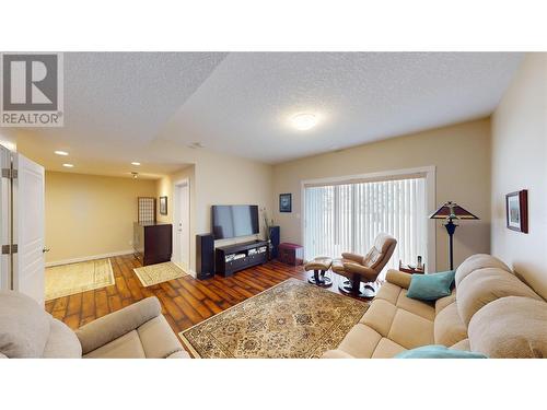 222 Boulder Creek, Cranbrook, BC - Indoor Photo Showing Living Room