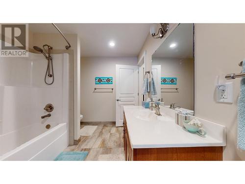 222 Boulder Creek, Cranbrook, BC - Indoor Photo Showing Bathroom