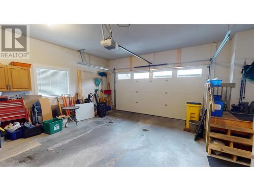 222 Boulder Creek, Cranbrook, BC - Indoor Photo Showing Garage