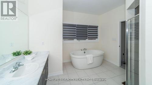 15 Neil Promenade, Caledon, ON - Indoor Photo Showing Bathroom